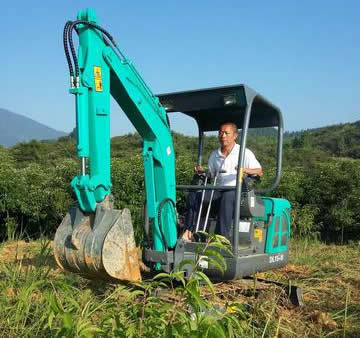 小型國(guó)產(chǎn)挖掘機(jī)，微型挖掘機(jī)十大品牌，微型挖掘機(jī)